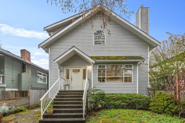 Photo 22 at 2586 W 8th Avenue, Kitsilano, Vancouver West