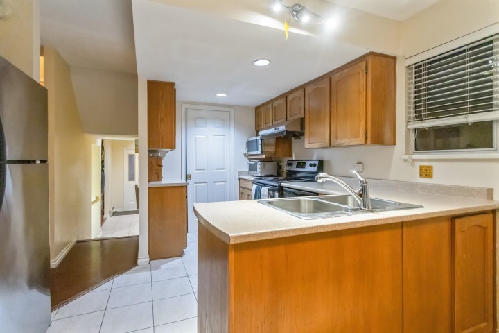 Photo 7 at 2586 W 8th Avenue, Kitsilano, Vancouver West