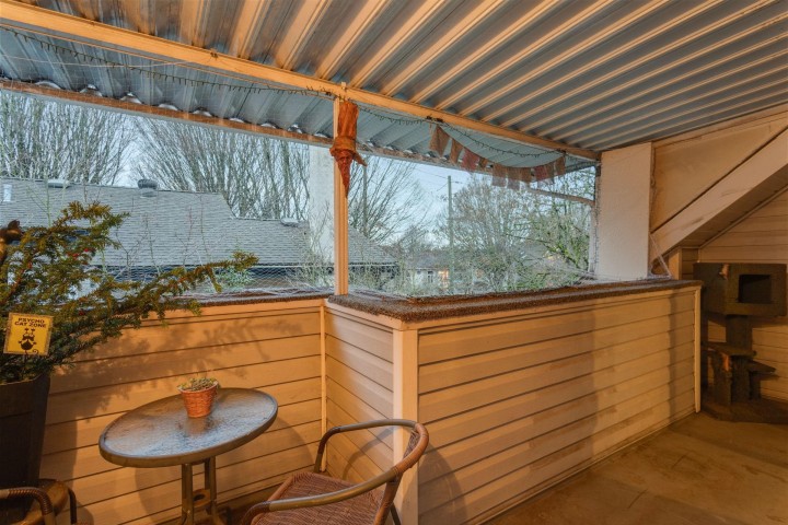 Photo 14 at 2586 W 8th Avenue, Kitsilano, Vancouver West