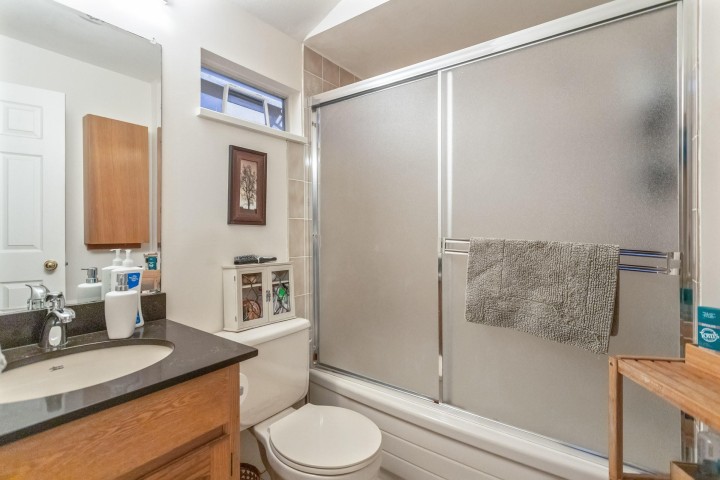 Photo 15 at 2586 W 8th Avenue, Kitsilano, Vancouver West