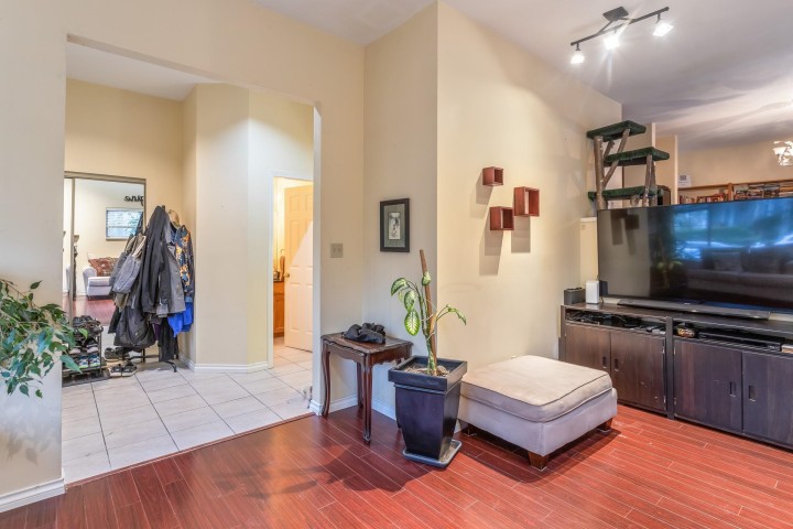 Photo 4 at 2586 W 8th Avenue, Kitsilano, Vancouver West