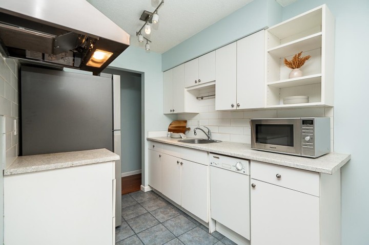 Photo 8 at 114 - 1950 W 8th Avenue, Kitsilano, Vancouver West