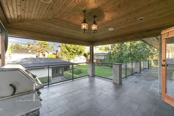 Photo 9 at 1031 Inglewood Avenue, Sentinel Hill, West Vancouver