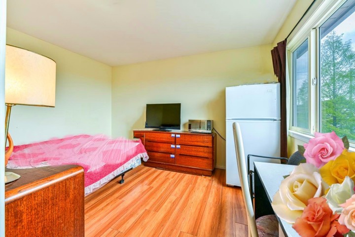 Photo 12 at 396 E 49th Avenue, South Vancouver, Vancouver East