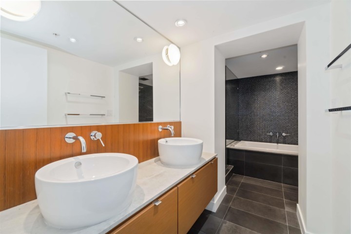 Photo 18 at 404 - 1762 Davie Street, West End VW, Vancouver West