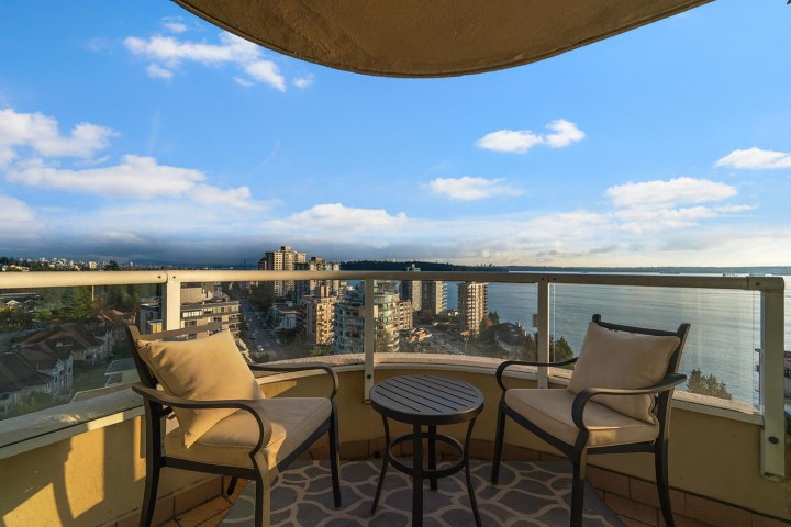 Photo 1 at 1601 - 2203 Bellevue Avenue, Dundarave, West Vancouver