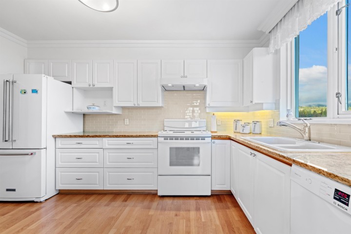 Photo 4 at 1601 - 2203 Bellevue Avenue, Dundarave, West Vancouver