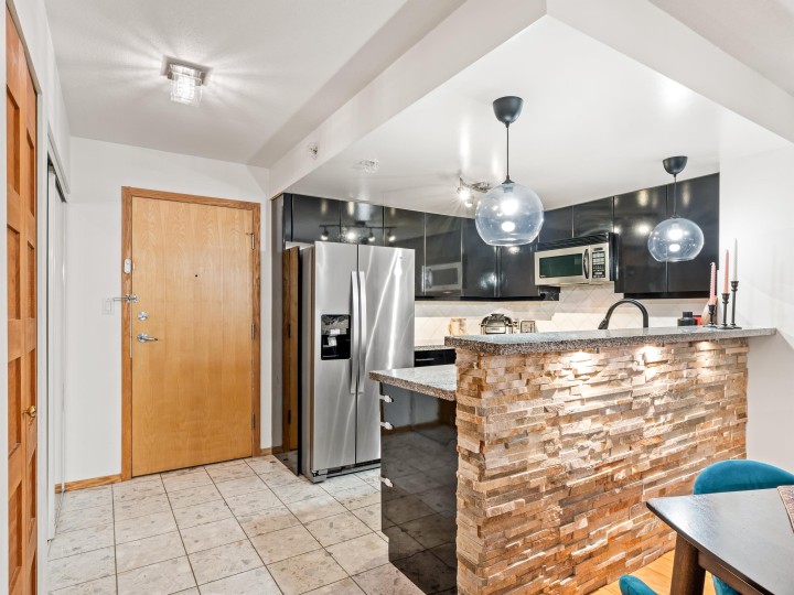 Photo 6 at 306 - 1328 W Pender Street, Coal Harbour, Vancouver West