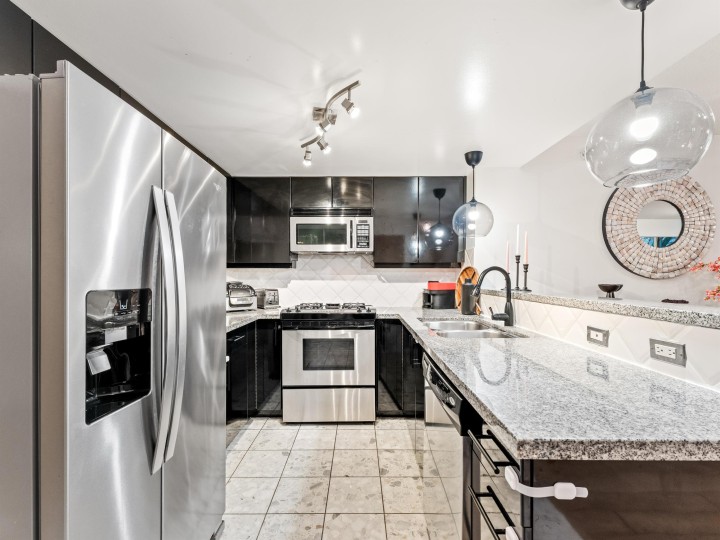 Photo 7 at 306 - 1328 W Pender Street, Coal Harbour, Vancouver West