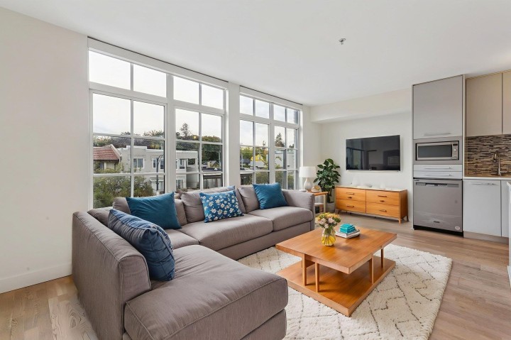 Photo 2 at 306 - 4355 W 10th Avenue, Point Grey, Vancouver West