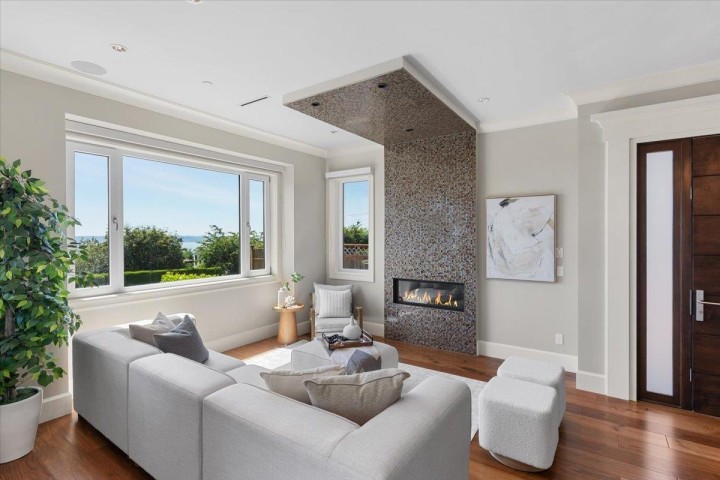 Photo 5 at 2171 Queens Avenue, Queens, West Vancouver