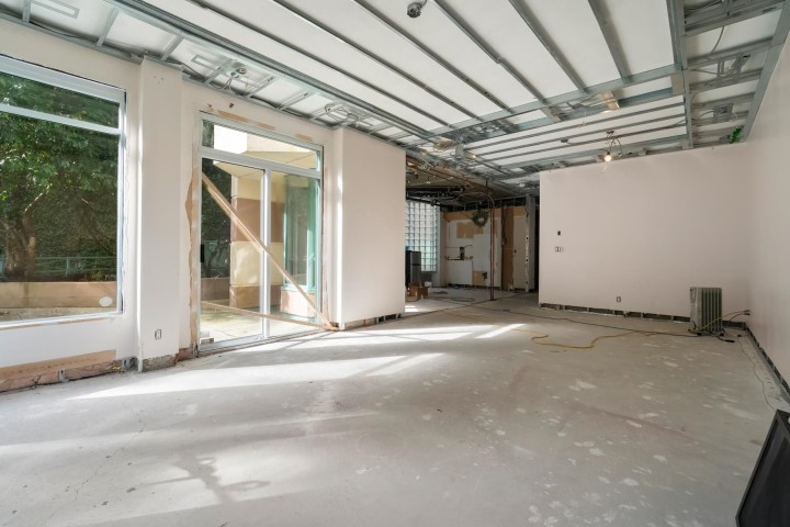 Photo 2 at 348 Taylor Way, Park Royal, West Vancouver