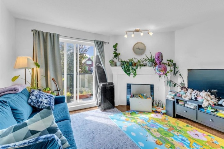 Photo 3 at 307 - 876 W 16th Avenue, Cambie, Vancouver West