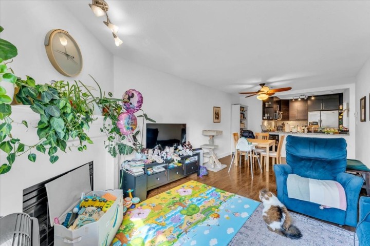 Photo 5 at 307 - 876 W 16th Avenue, Cambie, Vancouver West