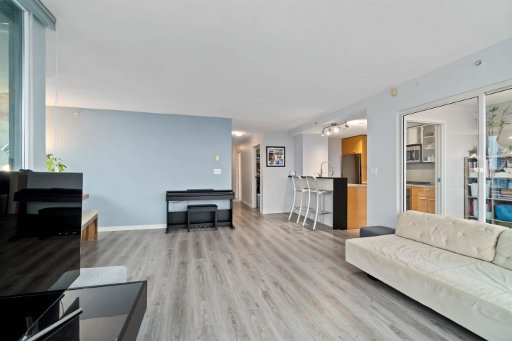 Photo 10 at 2303 - 33 Smithe Street, Yaletown, Vancouver West