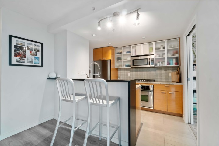 Photo 8 at 2303 - 33 Smithe Street, Yaletown, Vancouver West