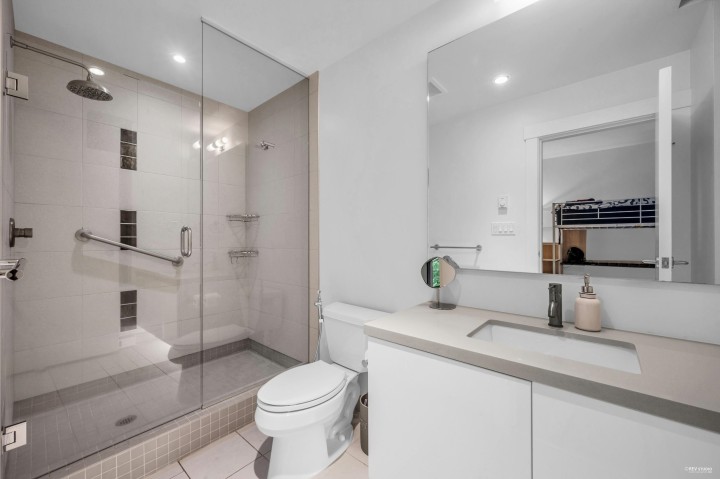 Photo 22 at 401 - 3315 Cypress Place, Cypress Park Estates, West Vancouver