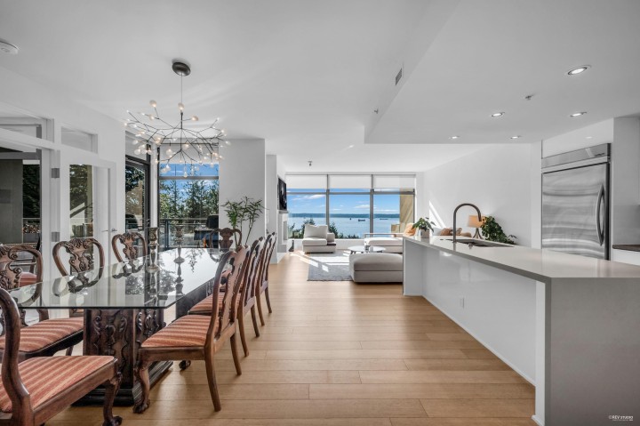 Photo 7 at 401 - 3315 Cypress Place, Cypress Park Estates, West Vancouver