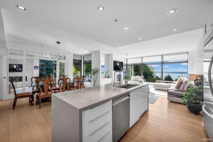 Photo 9 at 401 - 3315 Cypress Place, Cypress Park Estates, West Vancouver