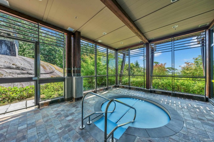 Photo 31 at 401 - 3315 Cypress Place, Cypress Park Estates, West Vancouver