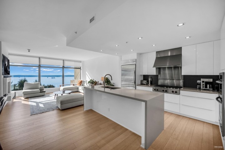 Photo 8 at 401 - 3315 Cypress Place, Cypress Park Estates, West Vancouver