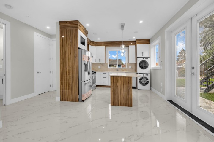 Photo 7 at 4325 Kamloops Street, Collingwood VE, Vancouver East