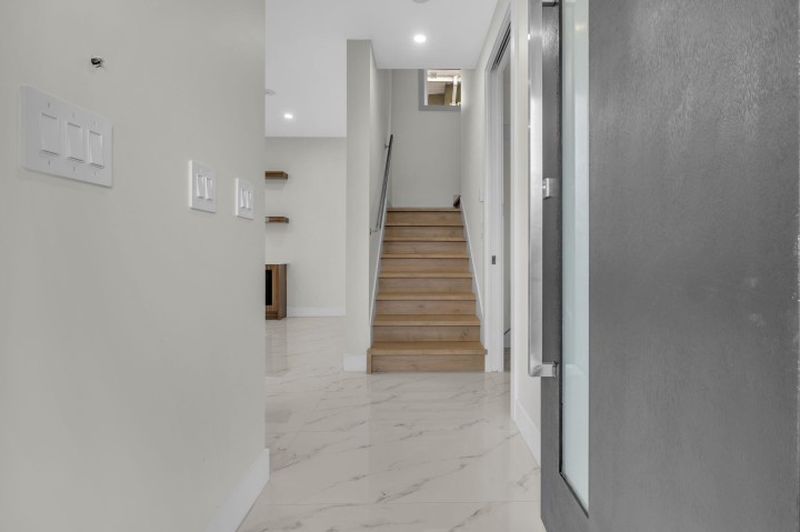 Photo 3 at 4325 Kamloops Street, Collingwood VE, Vancouver East