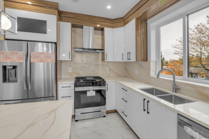 Photo 9 at 4325 Kamloops Street, Collingwood VE, Vancouver East
