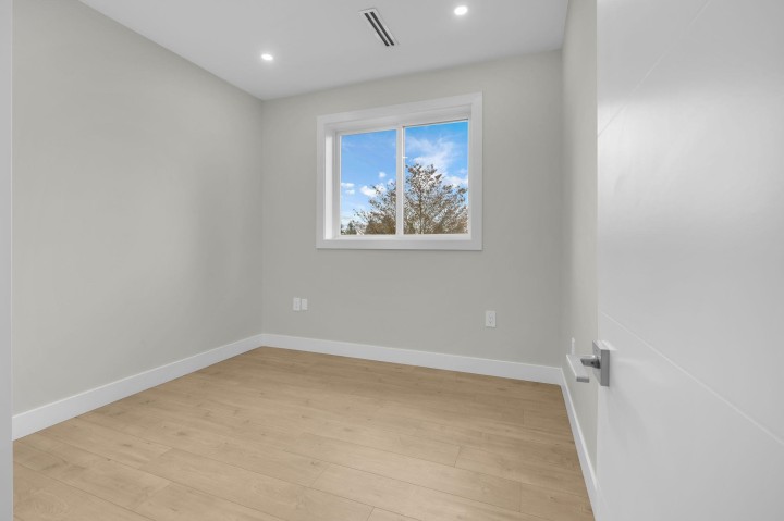 Photo 11 at 4325 Kamloops Street, Collingwood VE, Vancouver East