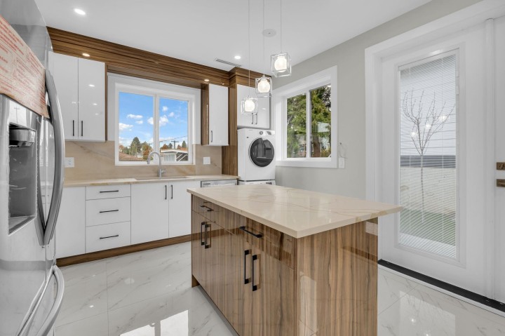 Photo 8 at 4325 Kamloops Street, Collingwood VE, Vancouver East