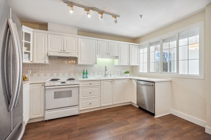 Photo 11 at 216 - 5735 Hampton Place, University VW, Vancouver West