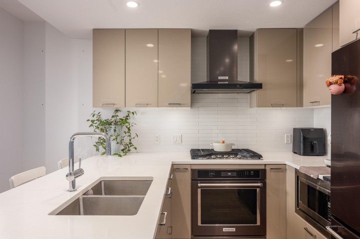 Photo 7 at 214 - 3581 Ross Drive, University VW, Vancouver West