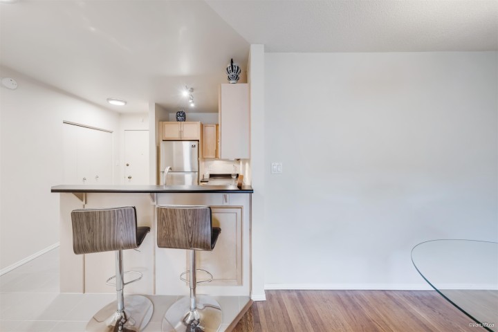 Photo 16 at 308 - 1425 Esquimalt Avenue, Ambleside, West Vancouver