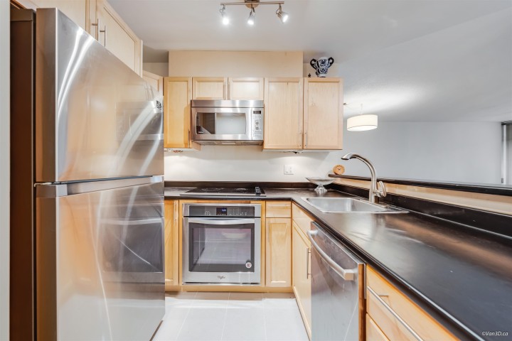 Photo 12 at 308 - 1425 Esquimalt Avenue, Ambleside, West Vancouver