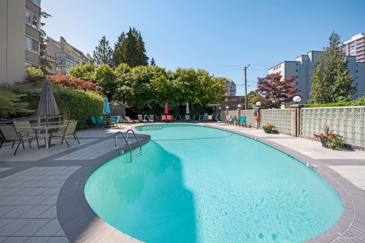 Photo 7 at 308 - 1425 Esquimalt Avenue, Ambleside, West Vancouver