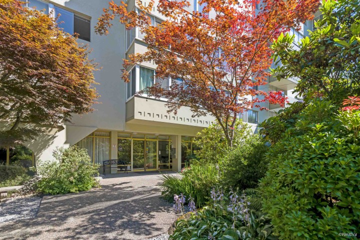 Photo 3 at 308 - 1425 Esquimalt Avenue, Ambleside, West Vancouver