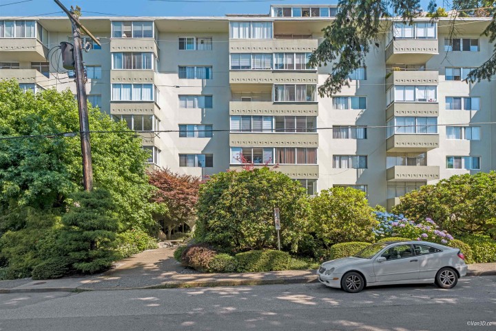 Photo 1 at 308 - 1425 Esquimalt Avenue, Ambleside, West Vancouver