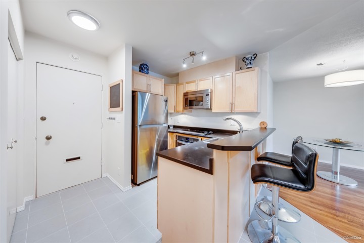 Photo 14 at 308 - 1425 Esquimalt Avenue, Ambleside, West Vancouver