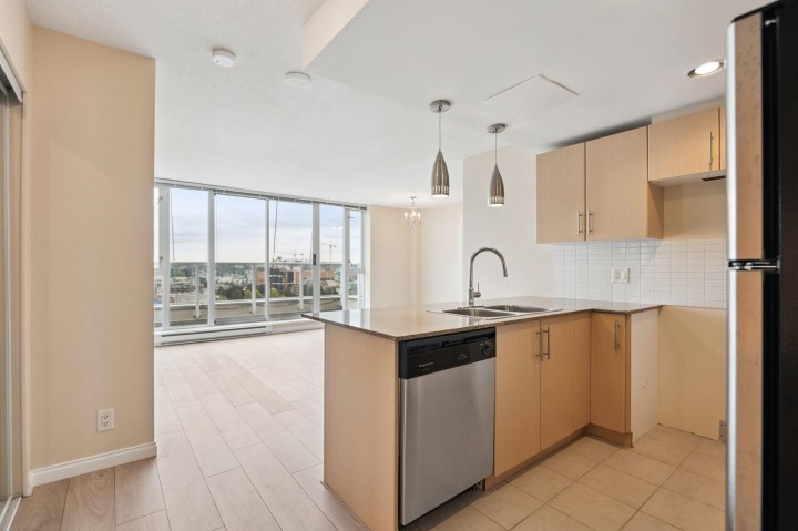 Photo 11 at 2008 - 550 Taylor Street, Downtown VW, Vancouver West