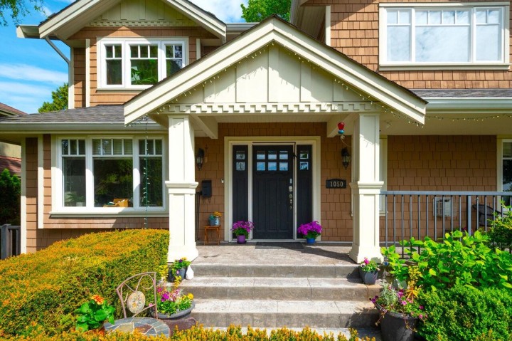 Photo 5 at 1050 11th Street, Sentinel Hill, West Vancouver