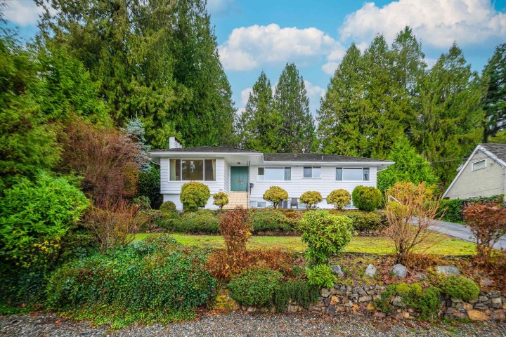 Photo 2 at 1895 Rosebery Avenue, Queens, West Vancouver