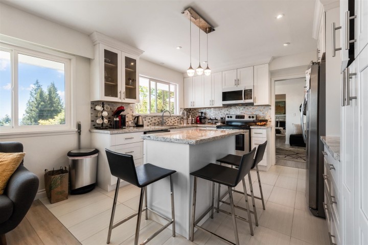 Photo 6 at 1895 Rosebery Avenue, Queens, West Vancouver