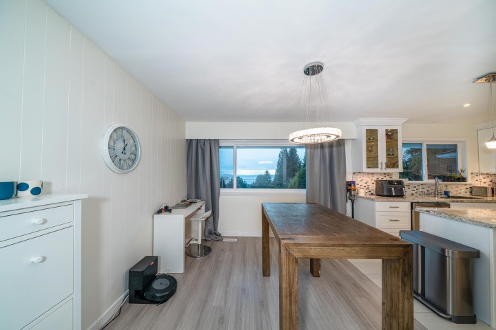 Photo 13 at 1895 Rosebery Avenue, Queens, West Vancouver