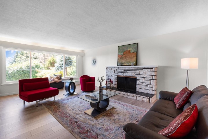 Photo 12 at 1895 Rosebery Avenue, Queens, West Vancouver
