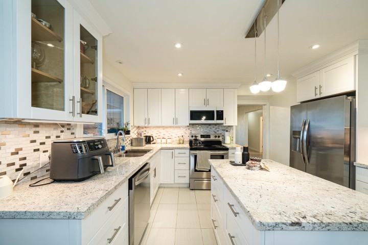 Photo 7 at 1895 Rosebery Avenue, Queens, West Vancouver