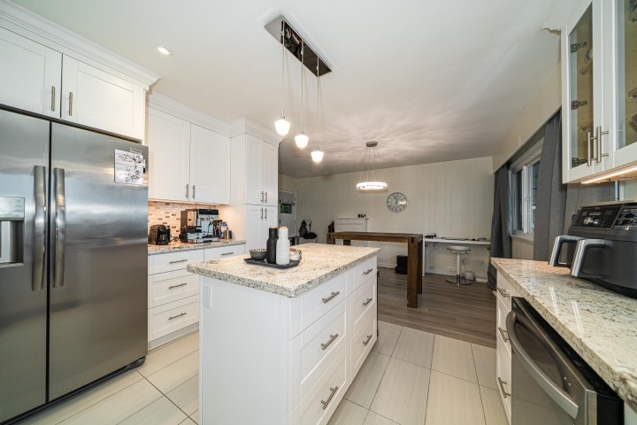 Photo 9 at 1895 Rosebery Avenue, Queens, West Vancouver