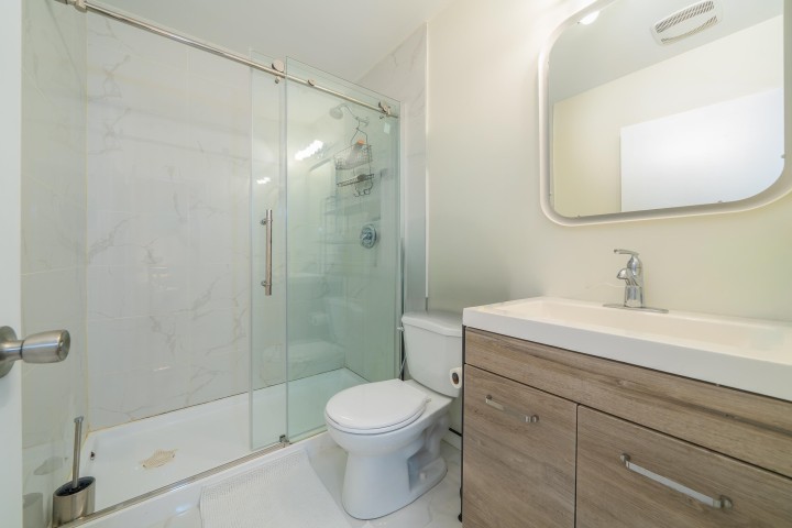 Photo 30 at 1895 Rosebery Avenue, Queens, West Vancouver