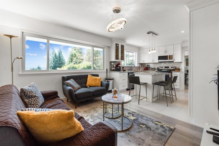 Photo 15 at 1895 Rosebery Avenue, Queens, West Vancouver