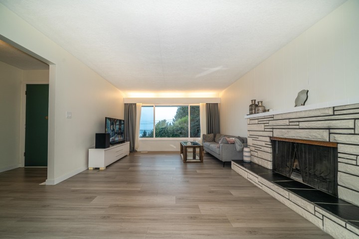 Photo 21 at 1895 Rosebery Avenue, Queens, West Vancouver