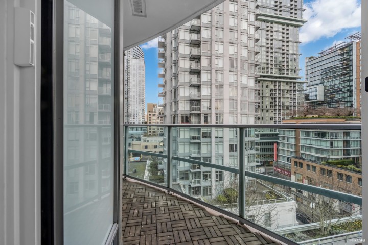 Photo 11 at 1002 - 833 Homer Street, Downtown VW, Vancouver West